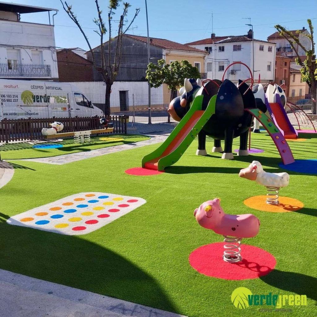 mobiliario en parques infantiles