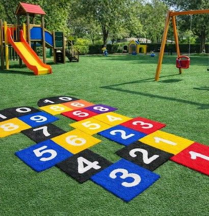 parques infantiles para colegios con césped artificial