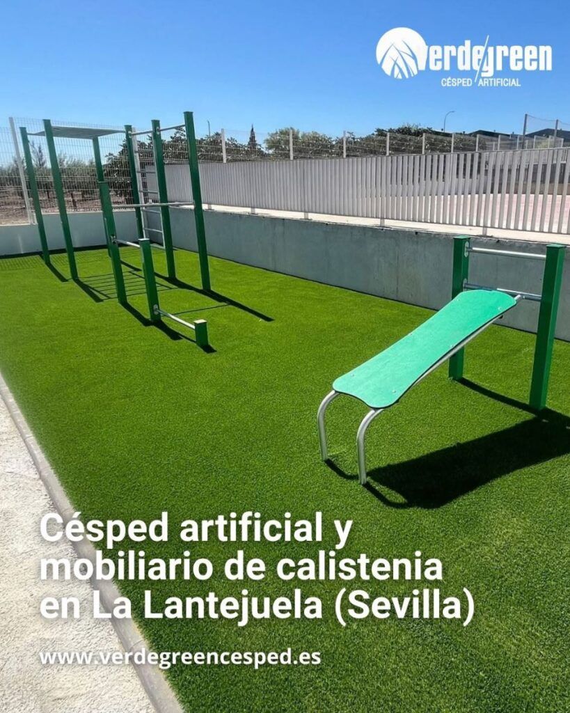 césped artificial y mobiliario de calistenia 